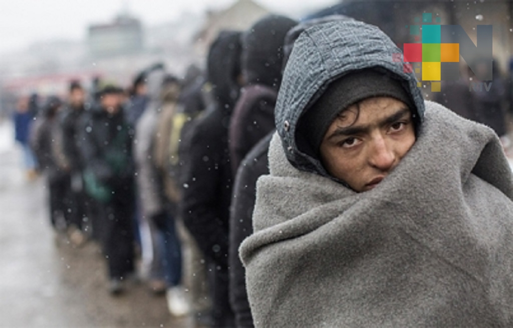 Desalojan campamento de inmigrantes en las afueras de París