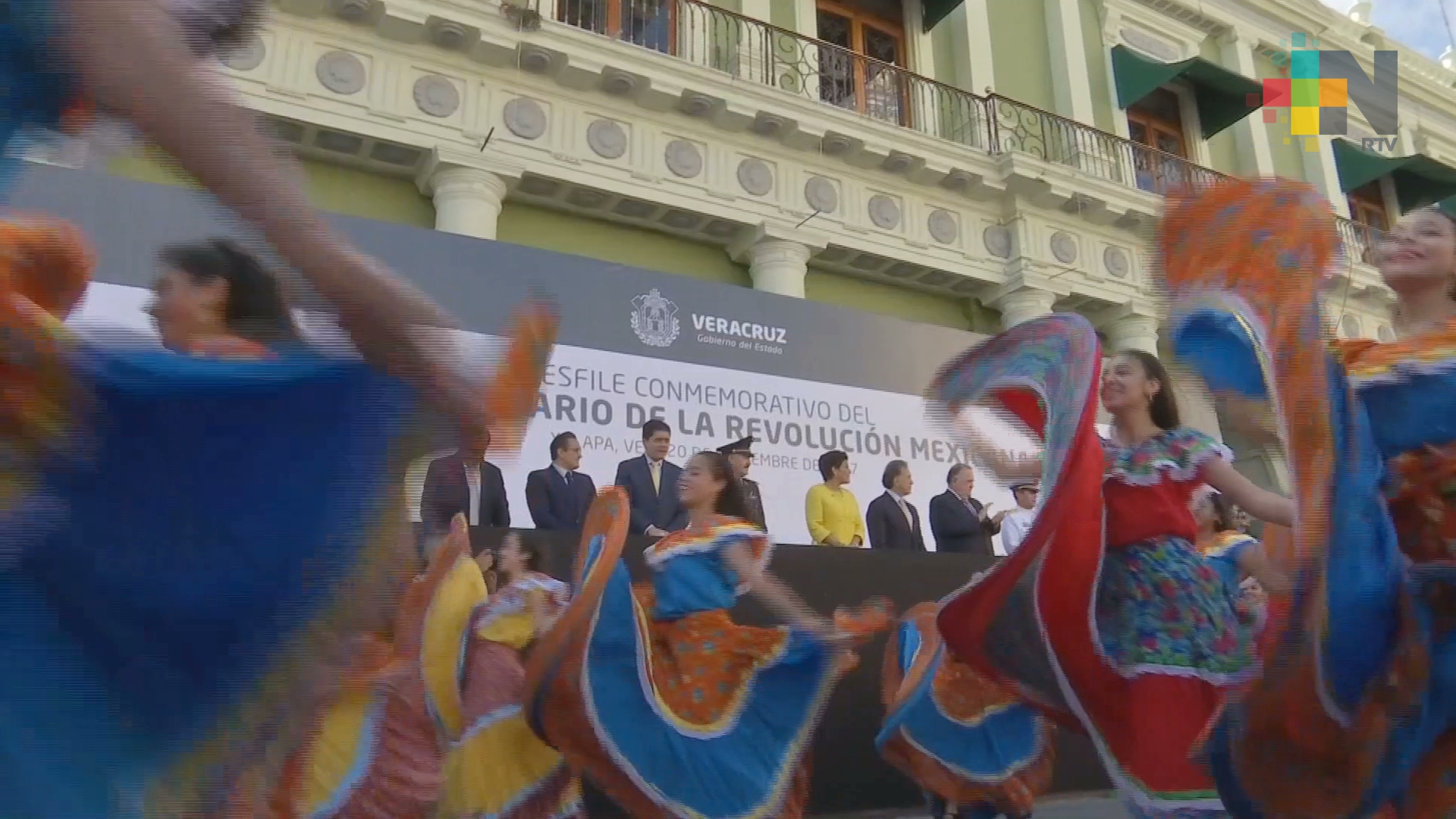 Realizan desfile cívico-deportivo en Xalapa