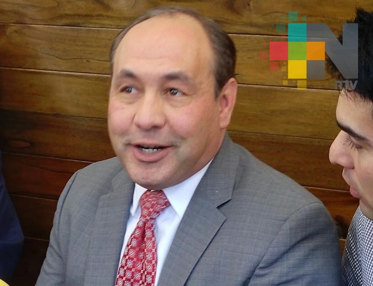 Presentan el libro «Obstáculos a su visión»