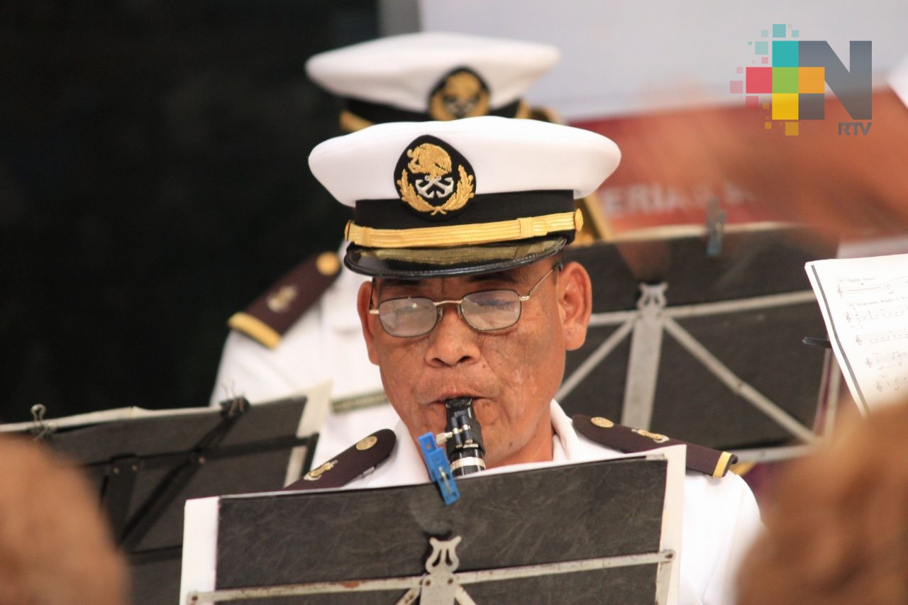 Banda de Música de la Heroica Escuela Naval Militar deleita con sus piezas musicales