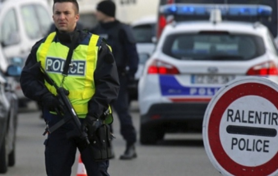 Atropellan a tres estudiantes en acto deliberado en sur de Francia