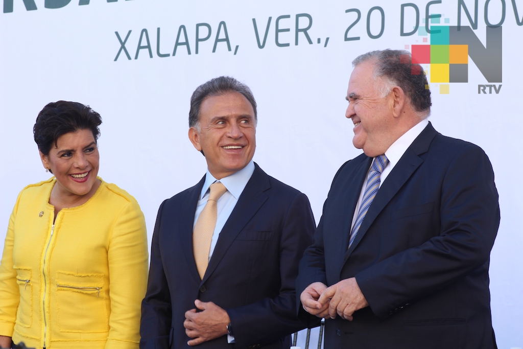 En tranquilidad los desfiles por el 107 aniversario de la Revolución Mexicana: Gobernador Yunes