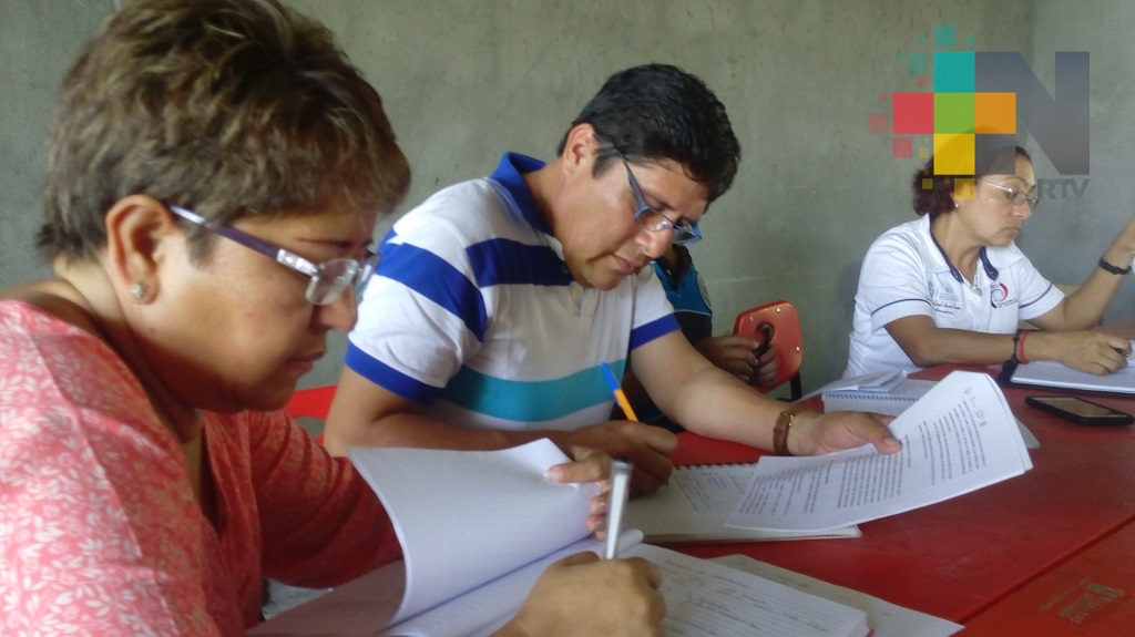 En Tuxpan, IVEA invita a culminar estudios de nivel básico