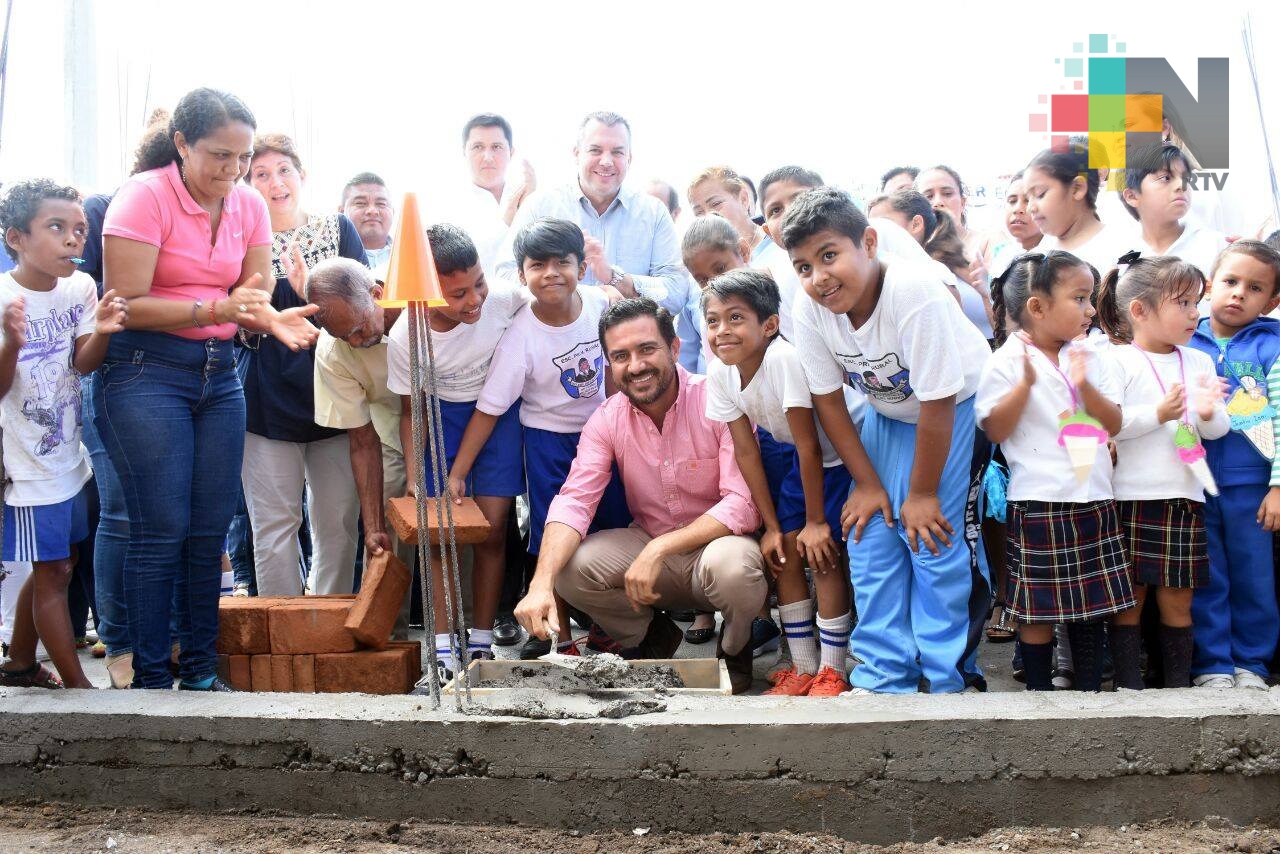 Alcalde Boca del Río coloca primera piedra para construir escuela de la  comunidad Paso Colorado