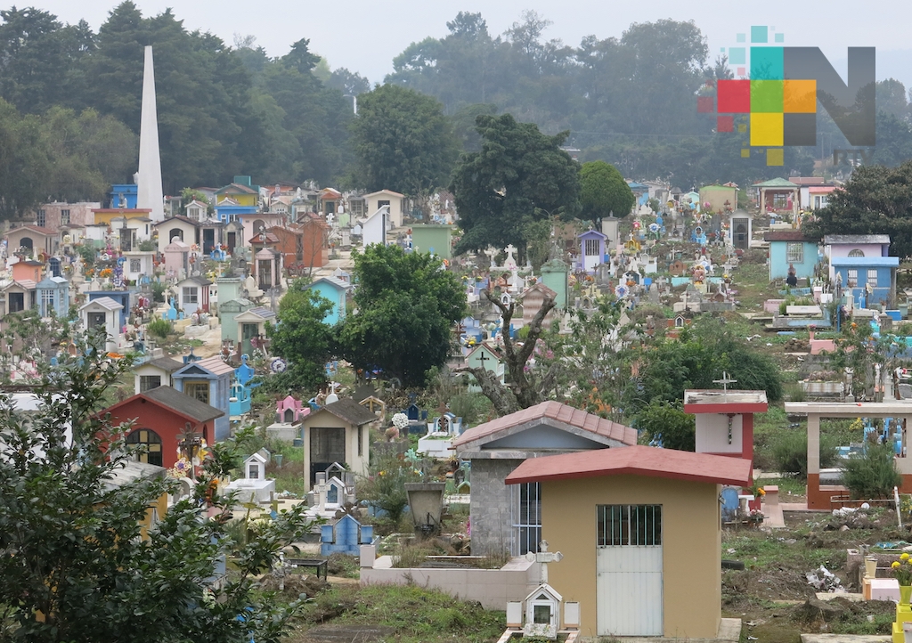 Más de cien mil personas visitaron panteones de Xalapa: PC municipal