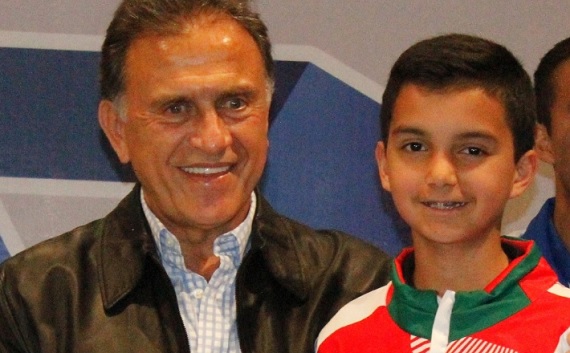 Enfocado Rogelio Castro para Latinoamericano Tenis de Mesa Sub 13