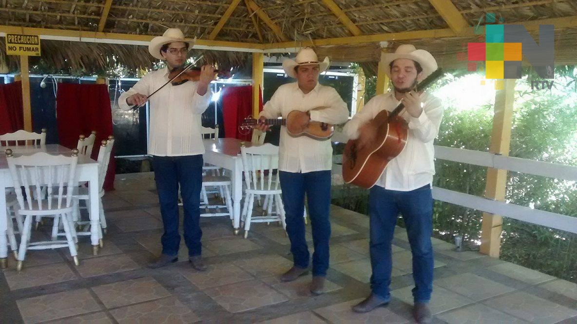 Trío Puerta de Oro presenta su cuarta producción discográfica «Mi tierra veracruzana»