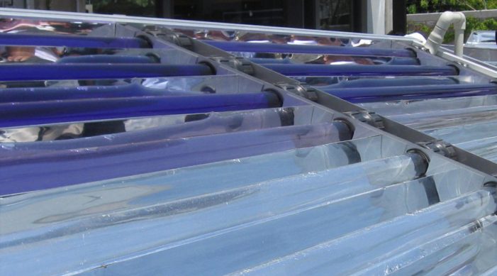 Investigador crea método para limpiar agua contaminada con energía solar