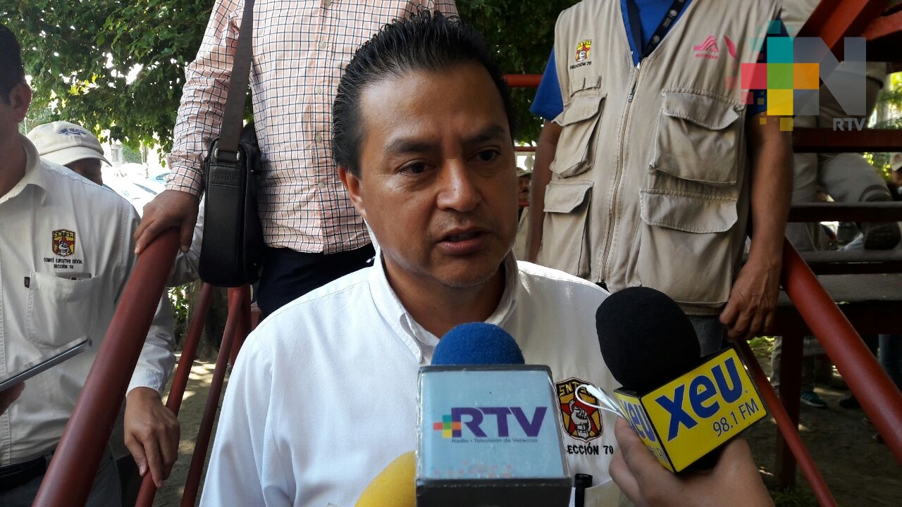 Se manifiestan empleados de la Jurisdicción Sanitaria VIII en Veracruz; piden uniformes completos