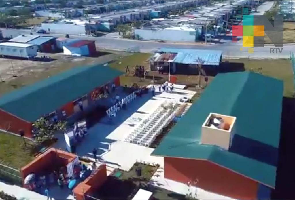 Entrega el gobernador Yunes primaria en Medellín; se comprometió a construirla hace 3 meses