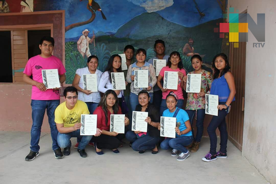 Jóvenes de municipios serranos no han desertado en sus estudios universitarios