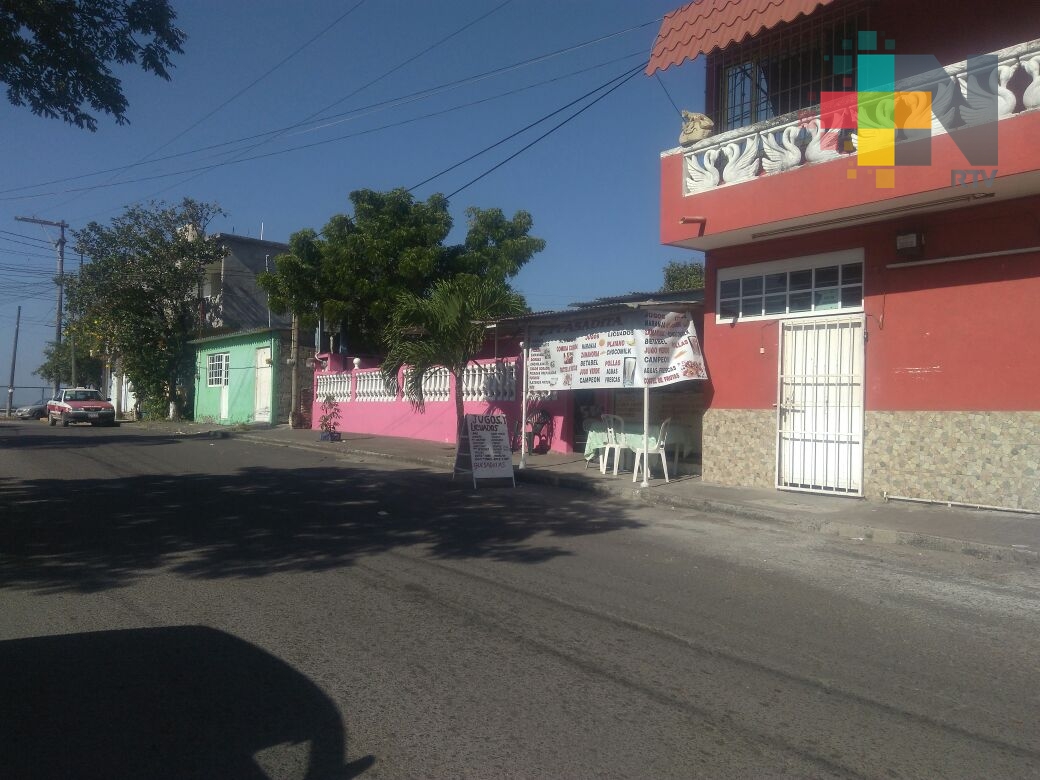 Trabajos inconclusos de CFE dejan sin energía eléctrica a vecinos del Vergel, en Veracruz puerto