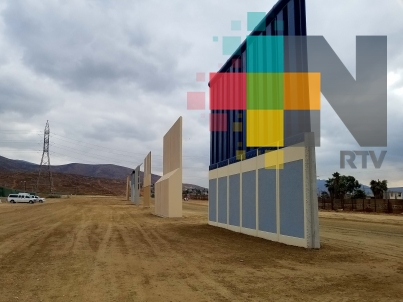 Pintan con grafiti virtual prototipos de muro fronterizo en San Diego