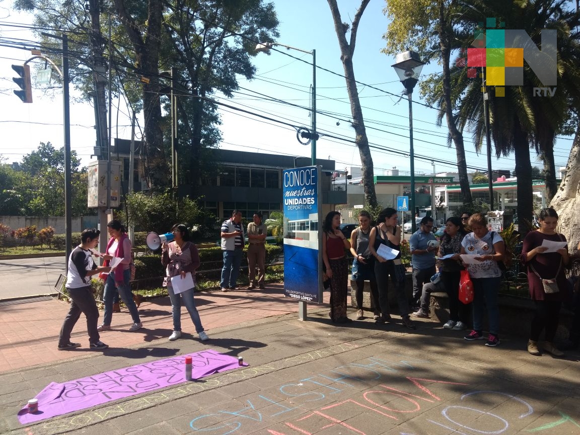 En Xalapa, colectivo lesbofeminista marcha en el Día Internacional para la Eliminación de la Violencia contra las Mujeres