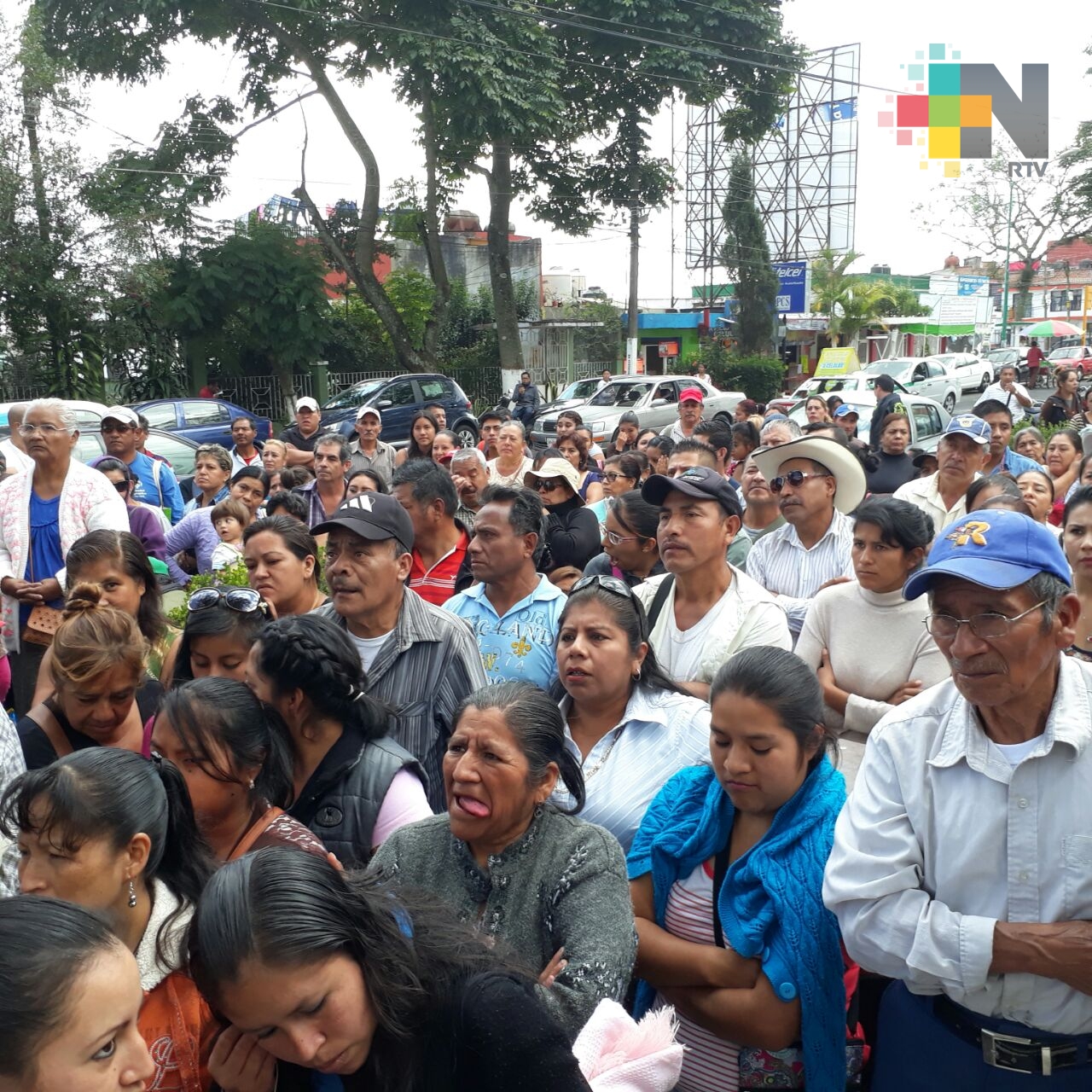 Colonos reclaman conclusión de obras a la CMAS Xalapa