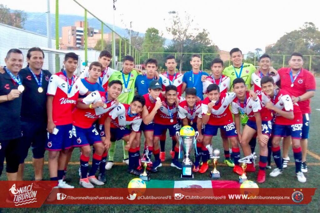 Los Tiburones Rojos Sub-15 son campeones en la Medellín Soccer Cup