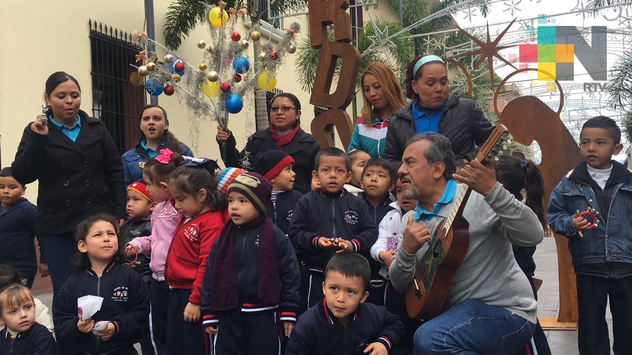 Maestros y alumnos cantan «La Rama» en centro histórico de Córdoba