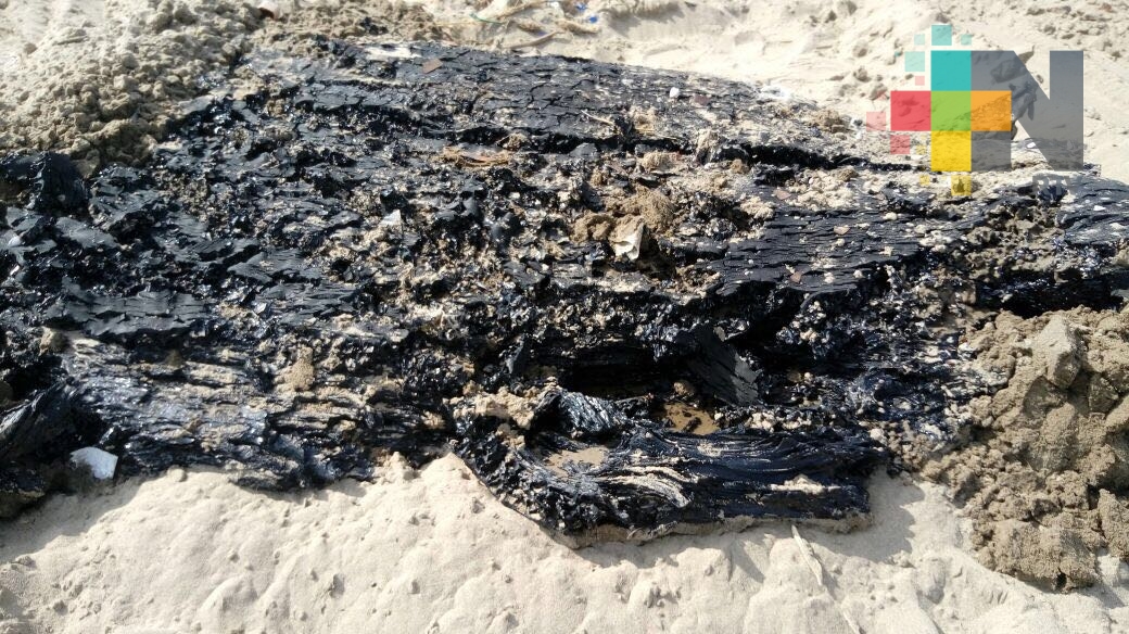 De nueva cuenta aparecen restos de hidrocarburo en playas de Coatzacoalcos