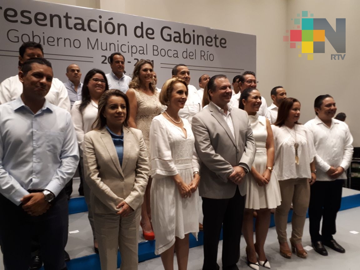 Alcalde electo de Boca del Río presenta parte de su equipo de trabajo