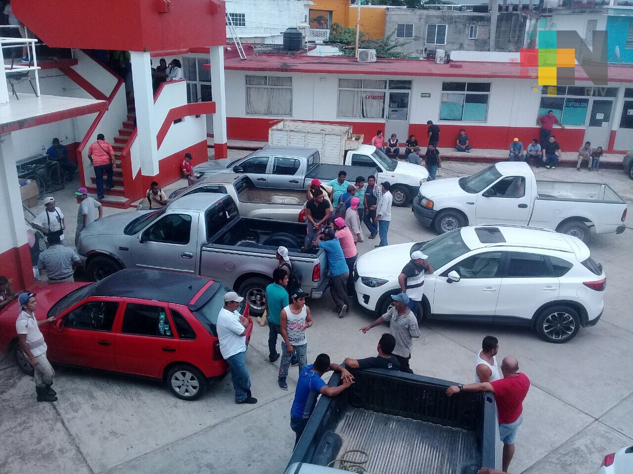 Empleados del ayuntamiento de Las Choapas exigen pago de salario, aguinaldo y prestaciones de fin de año