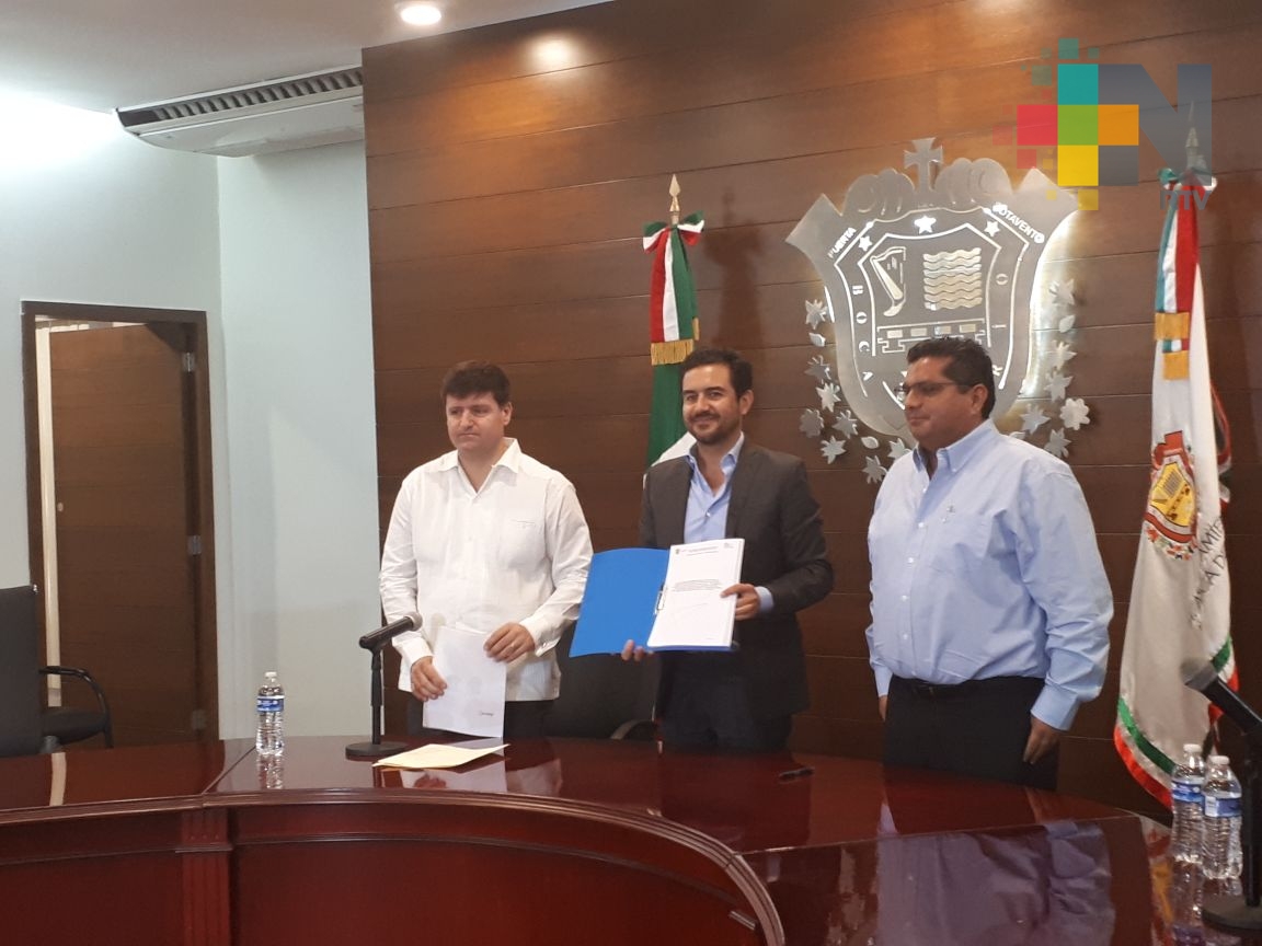 Alcalde de Boca del Río firma convenio con CAB