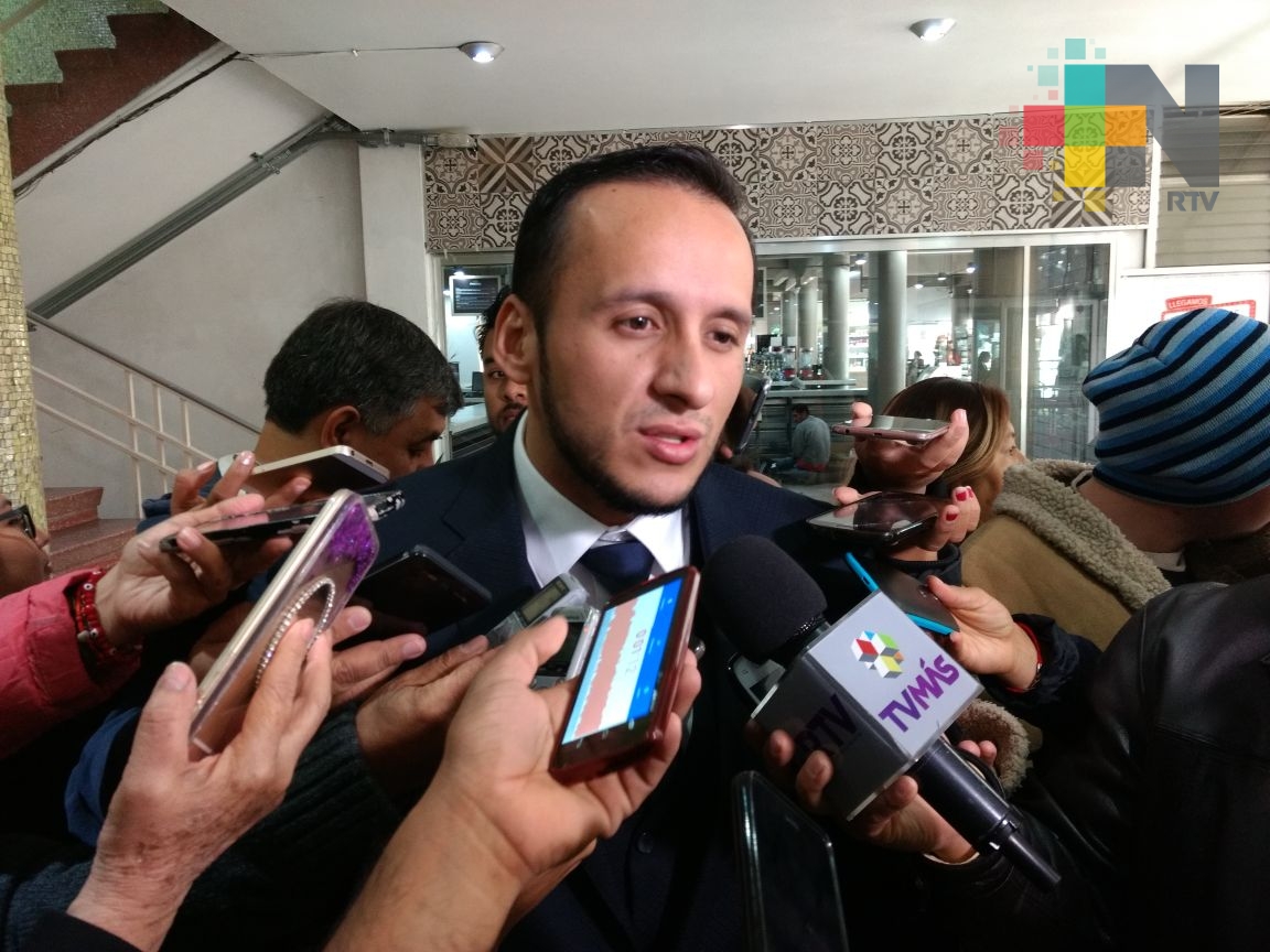 Eva Cadena tiene todo el derecho de regresar a su curul: Sergio Hernández