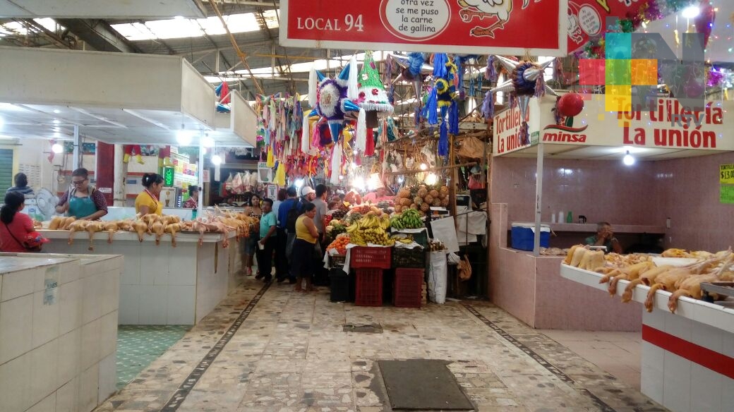 Por fiestas navideñas aumentan ventas en mercado Morelos de Coatzacoalcos