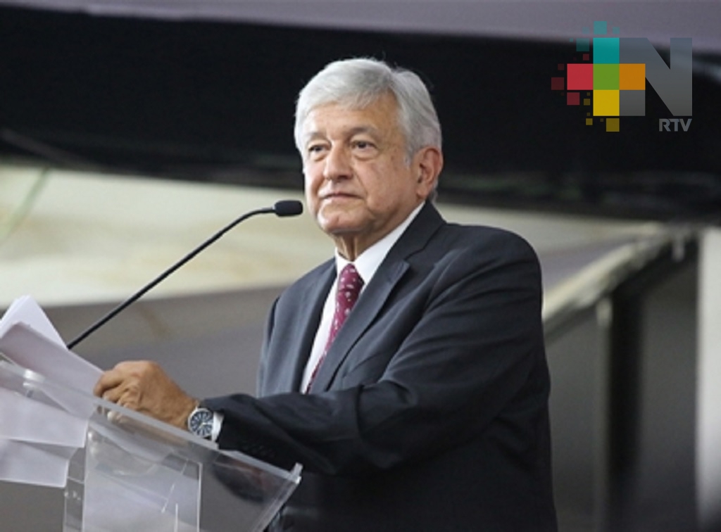 López Obrador se registra como precandidato de Encuentro Social a la Presidencia