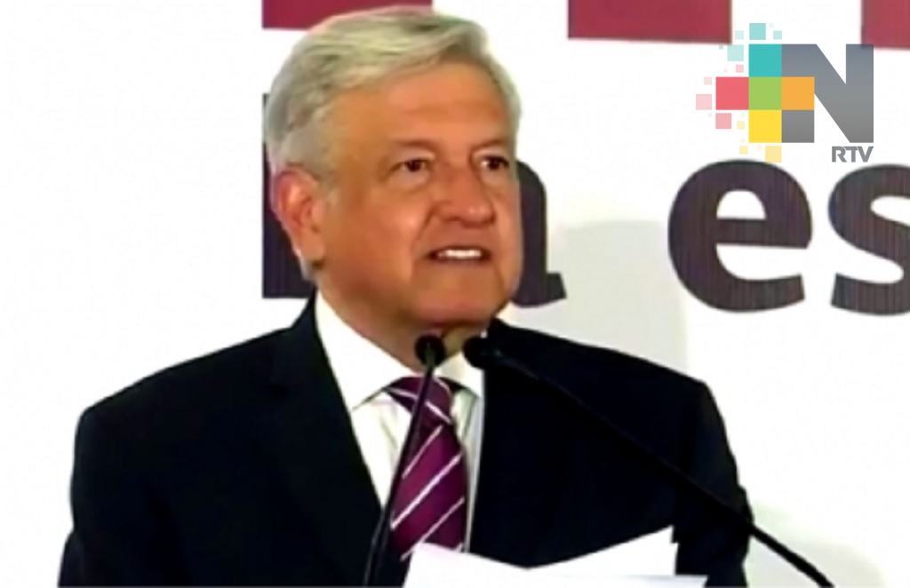 López Obrador se registra como precandidato de Morena a la Presidencia