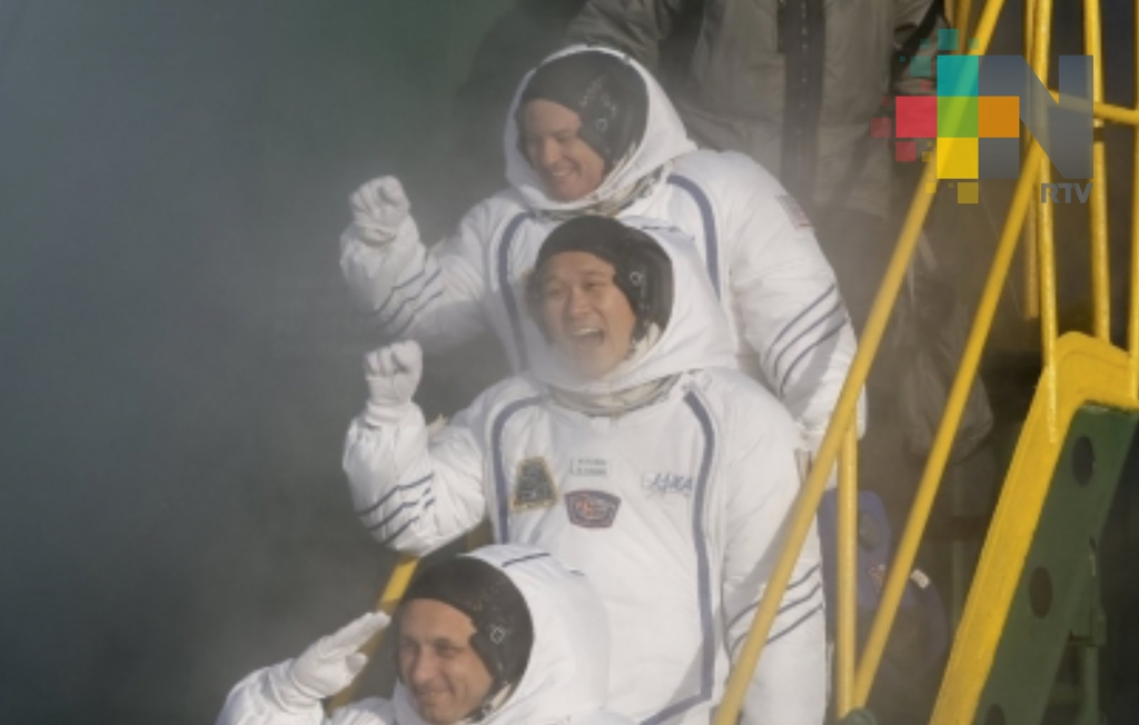 Nave Soyuz llega a Estación Espacial Internacional con tres astronautas