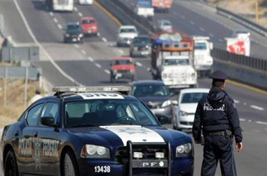 Más de ocho mil policías vigilan carreteras del país en estas vacaciones