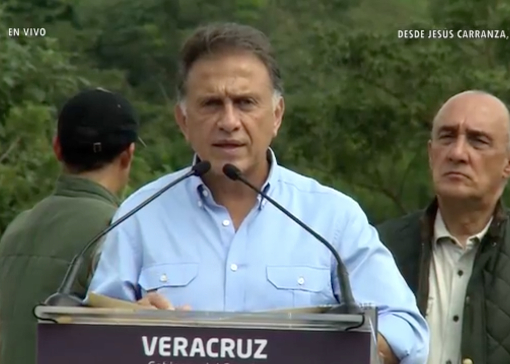 Inaugura gobernador Yunes puente Chalchijapan, en Jesús Carranza y anuncia rehabilitación de camino