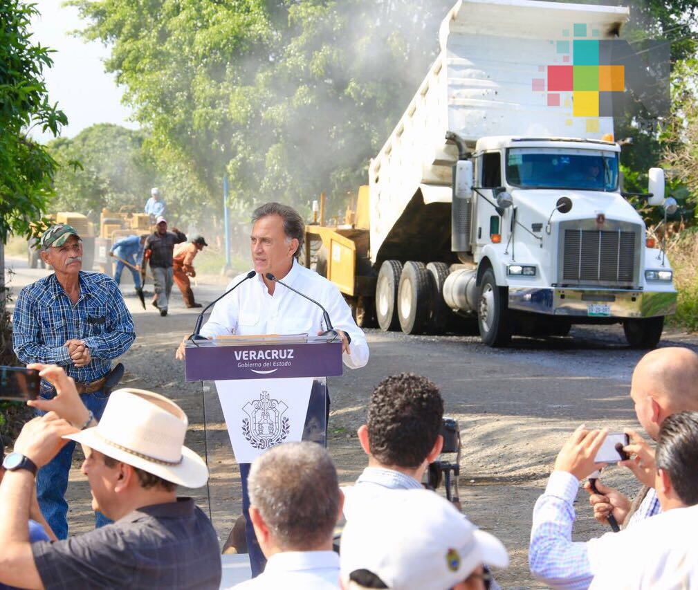Supervisa el Gobernador Yunes la obra de reconstrucción del camino Vega de Alatorre-Las Higueras