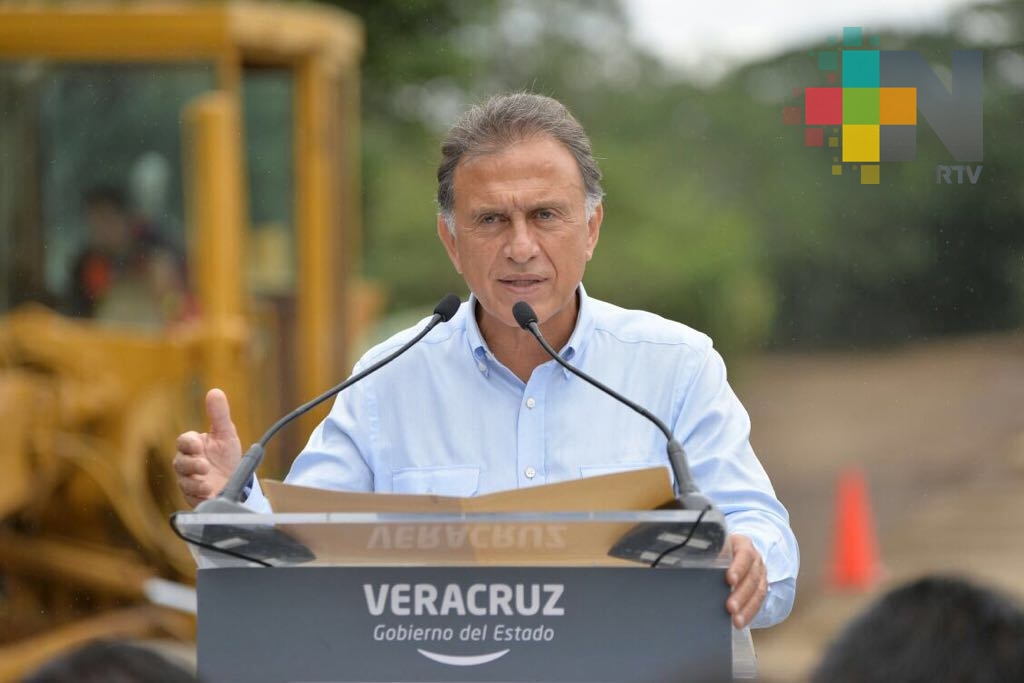 Inicia el gobernador Yunes reconstrucción de la carretera Acayucan-Soteapan
