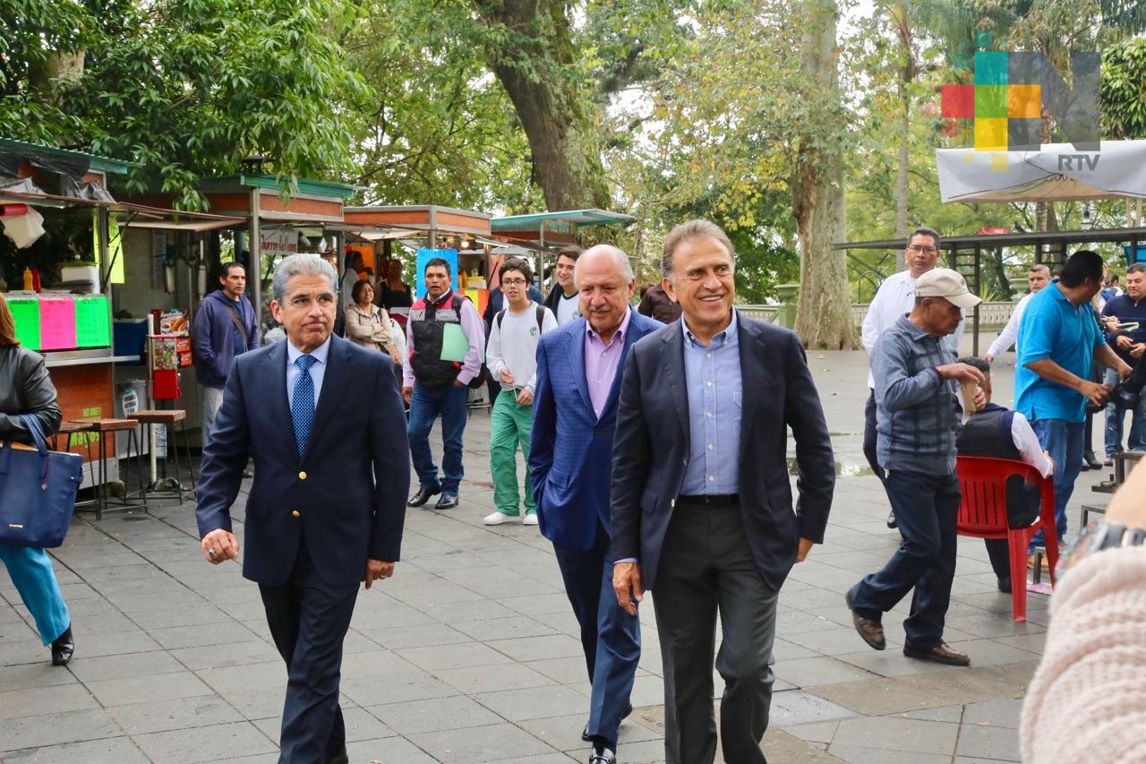 Garantiza el gobernador Yunes pago puntual de aguinaldos y sueldos