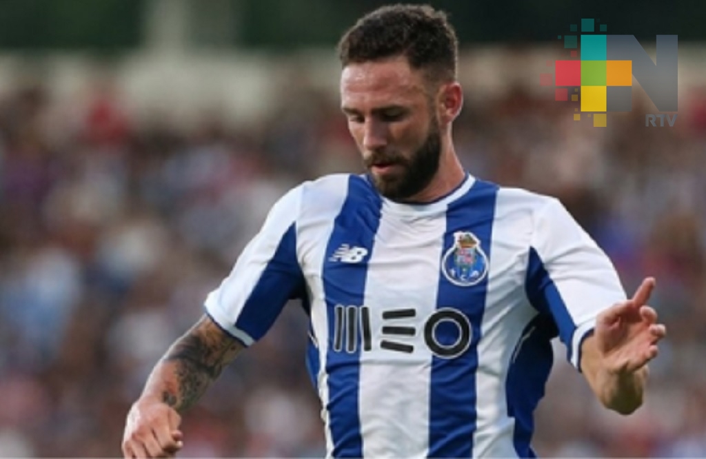 Miguel Layún y Diego Reyes a la espera de su futuro con Porto