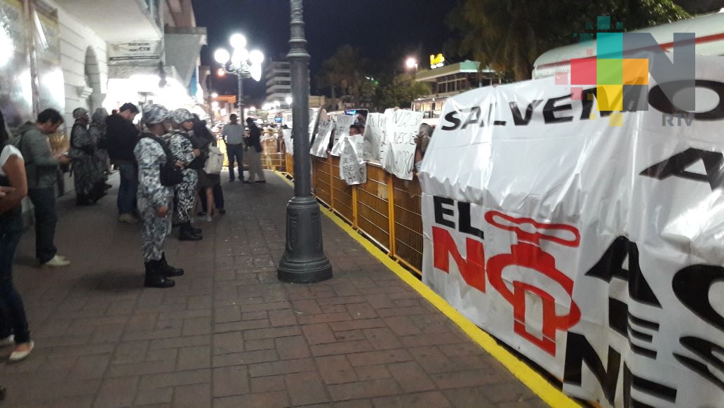 Extrabajadores del SAS reclaman pago de salarios durante informe de Ramón Poo Gil