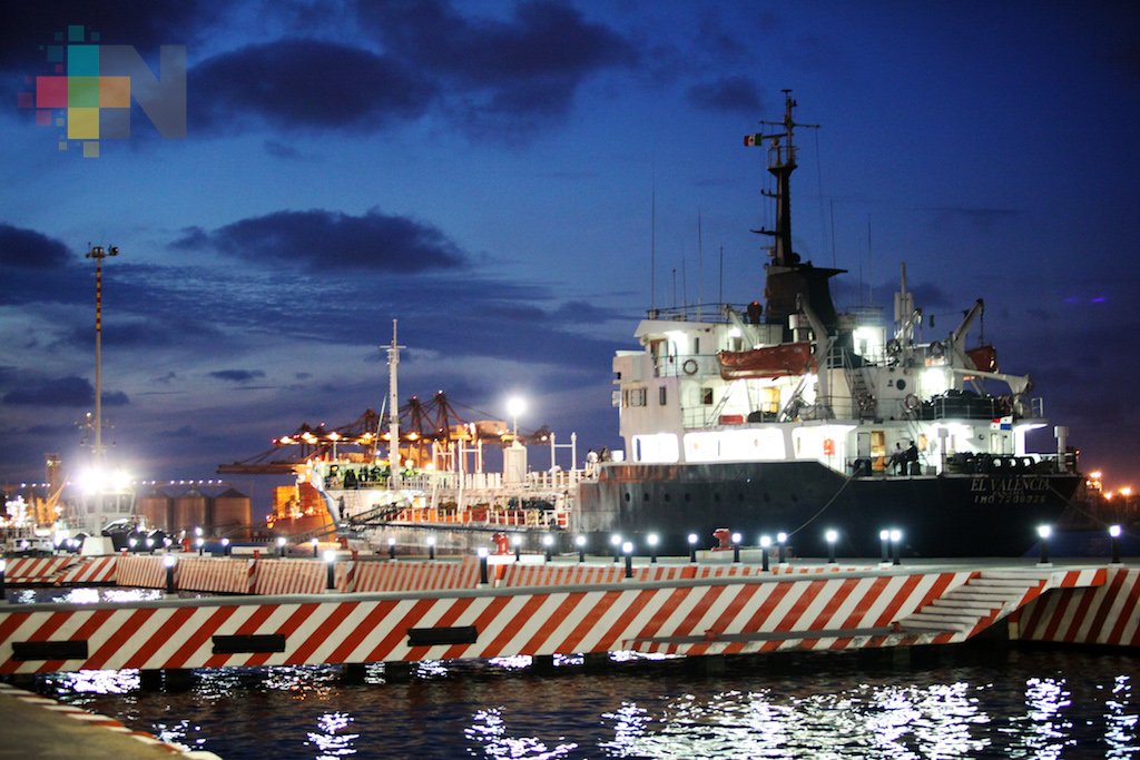 Puerto de Veracruz cierra bien el 2017; incrementó en 20% su movilización de carga