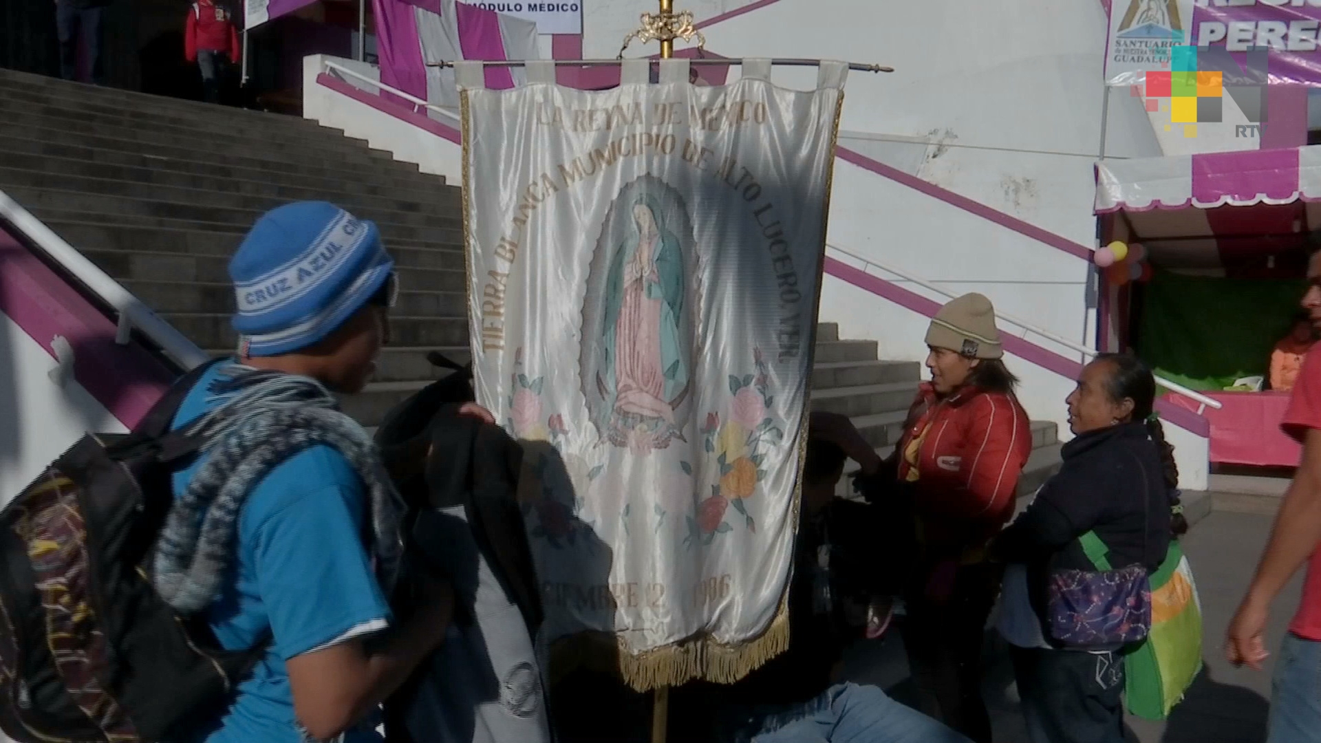 Peregrinos se imponen al frío para visitar a la virgen de Guadalupe en la Basílica de El Dique