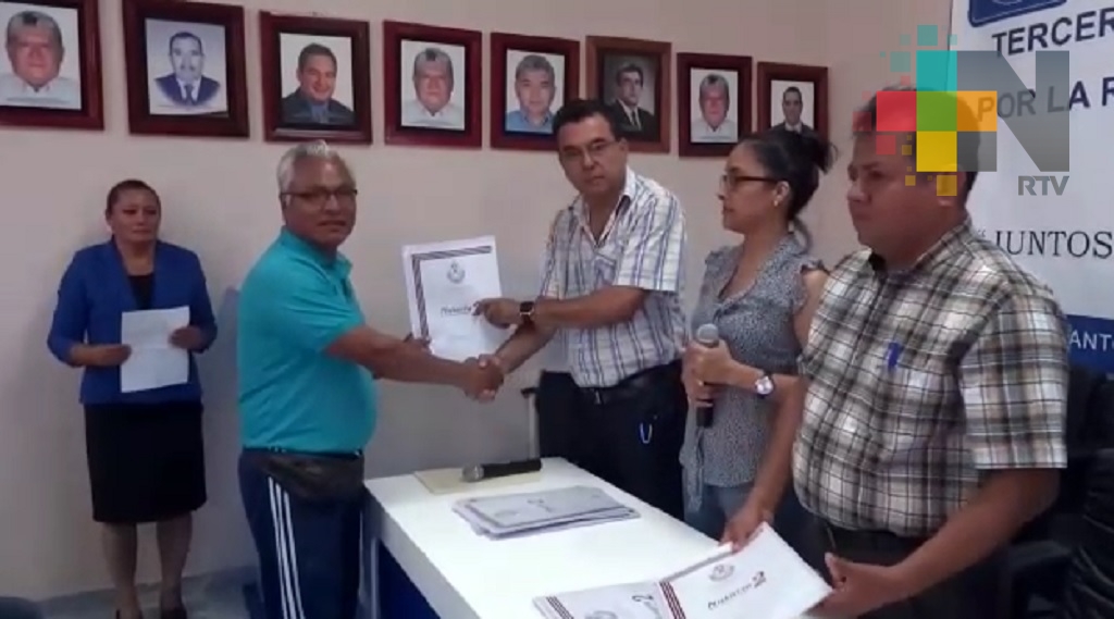 En Tantoyuca más de 100 familias reciben sus escrituras de manera directa