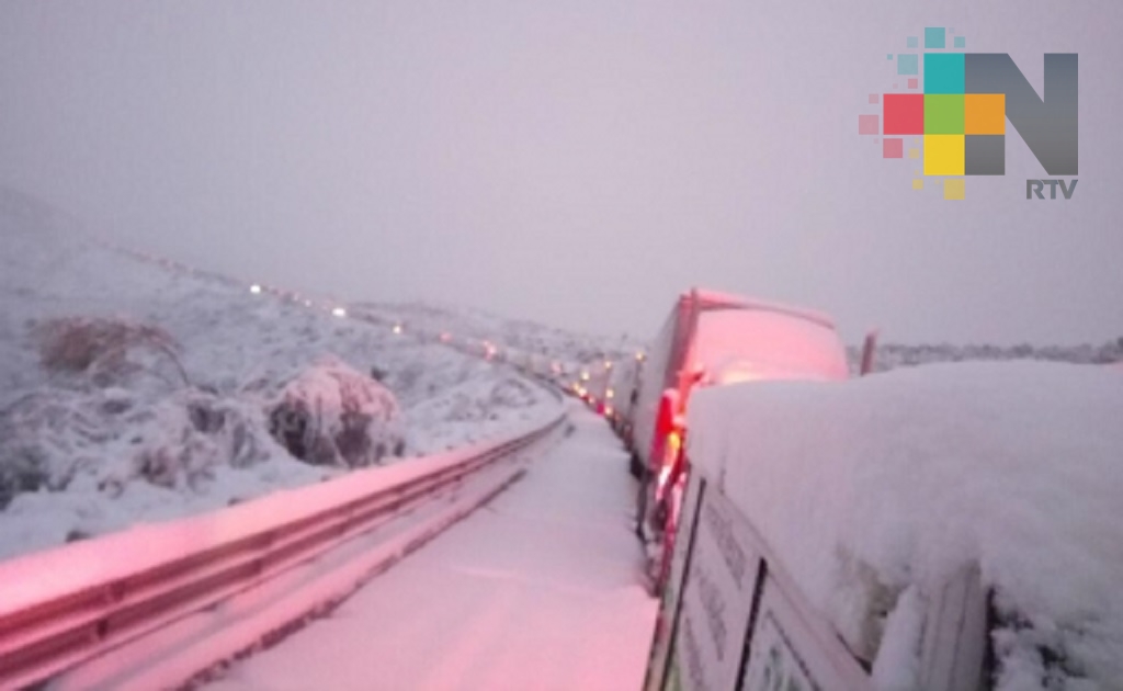 Cierran carreteras en Coahuila por primera tormenta invernal del año