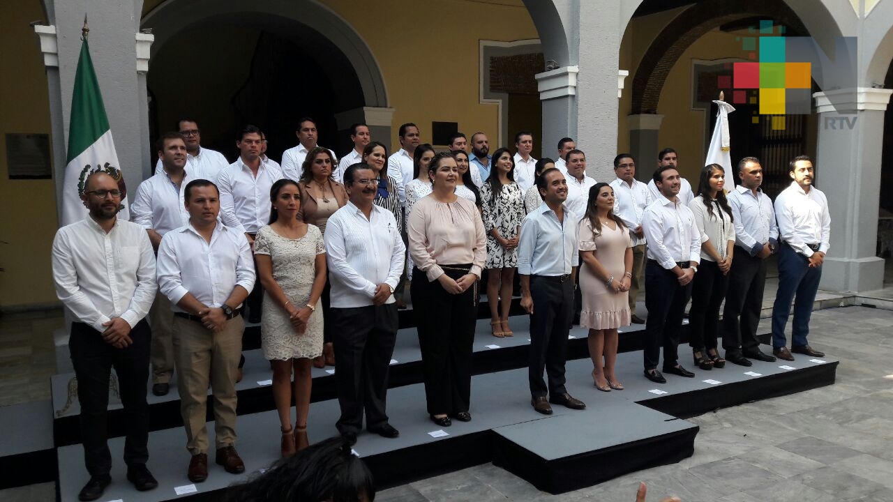 Alcalde electo de Veracruz presenta parte de su equipo de trabajo