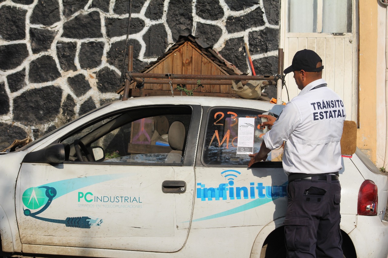 En Xalapa Tránsito del Estado invita a la población a reportar autos macetas