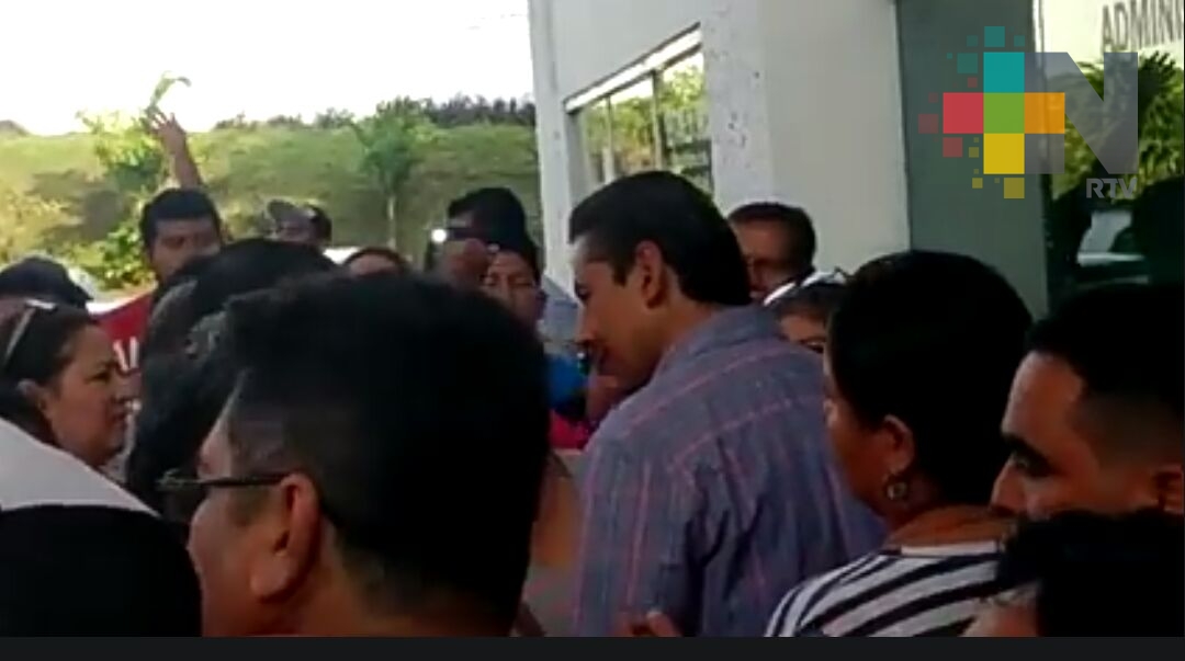 En Minatitlán trabajadores del SUEM también protestaron por falta de aguinaldo