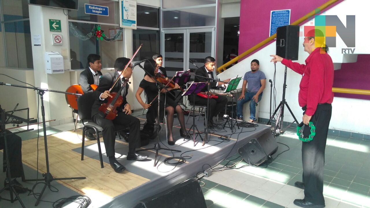 Da orquesta concierto navideño en hospital regional de Coatzacoalcos