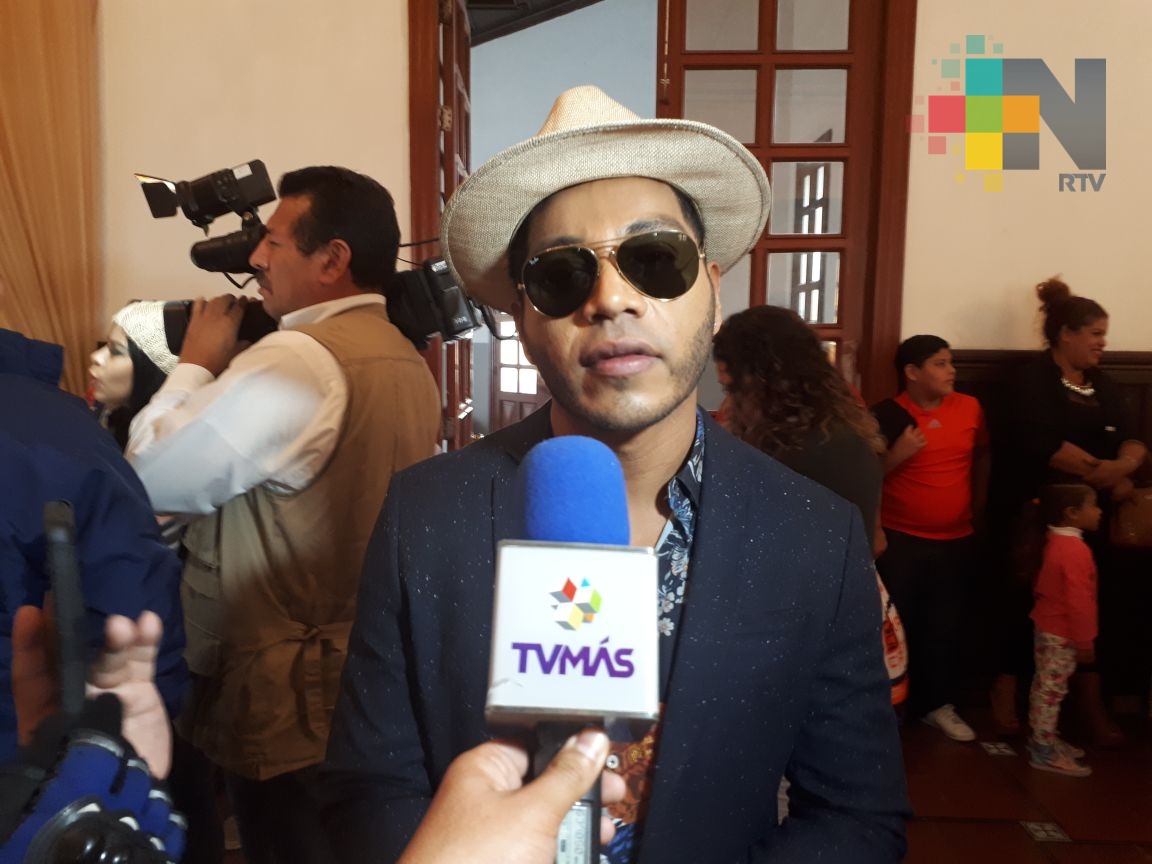 Cantante Samo embajador del Carnaval de Veracruz