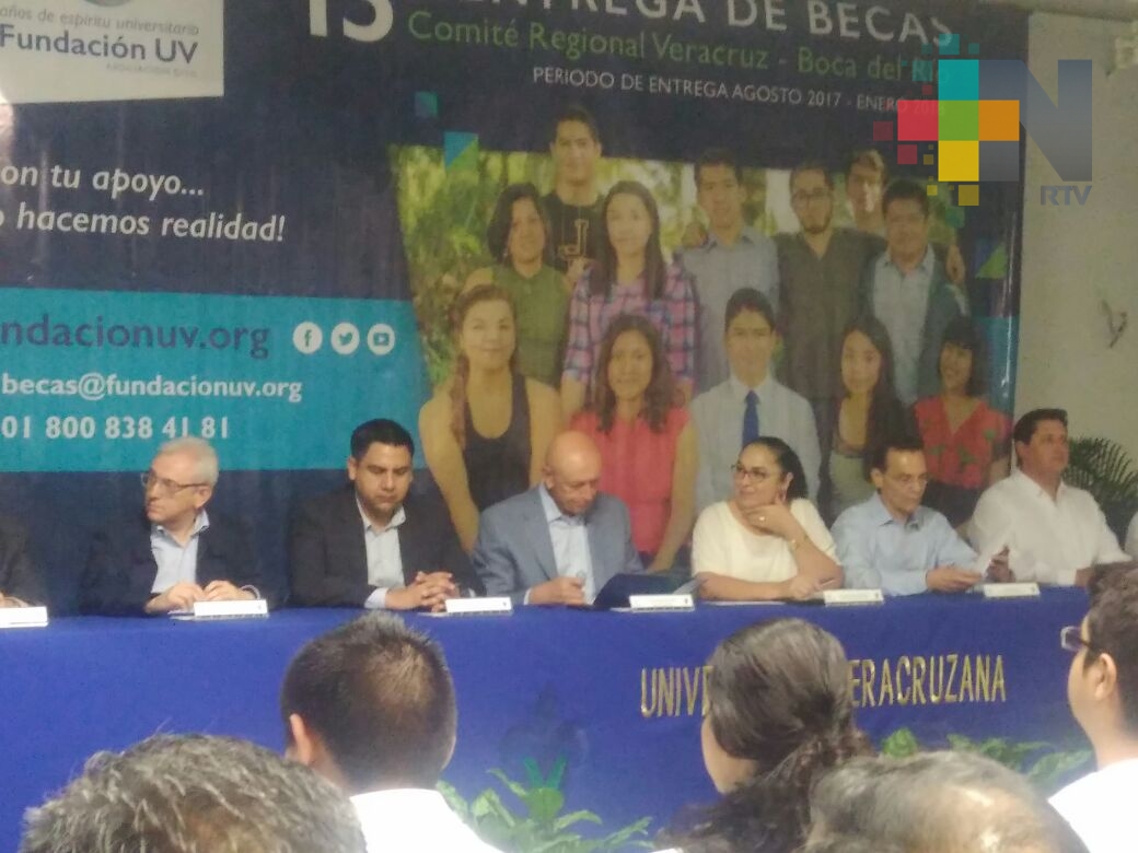 Fundación UV entrega becas en Veracruz-Boca del Río