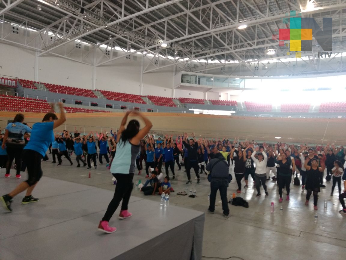 En el Velódromo de Xalapa se realizó el Zumbatón este sábado