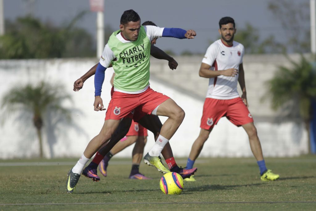 Los Tiburones Rojos se enfocan en su debut en la Copa MX