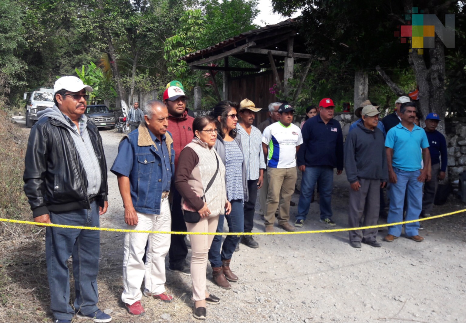 Habitantes de Apazapan bloquean accesos a cementera Moctezuma por incumplir acuerdos
